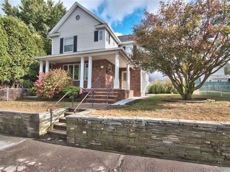 It contains 5 bedrooms and 5 bathrooms. . Zillow olyphant pa